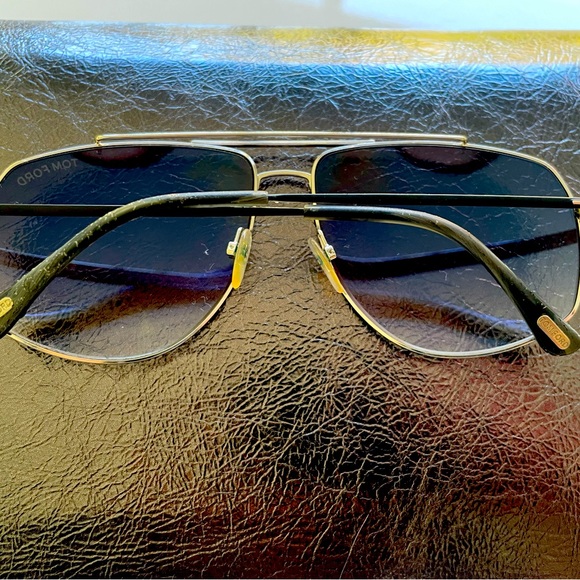 TOM FORD SUNGLASSES UNISEX.